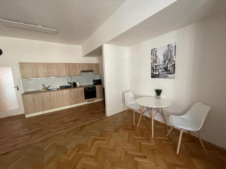 Prahabel - C15 Lägenhet Exteriör bild